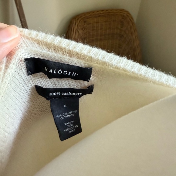 Halogen Cream V-Neck Cashmere Sweater Soft Knit Relaxed Fit - Picture 3 of 3